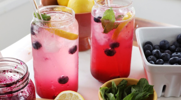 2 glasses of blueberry mint lemonade