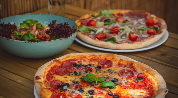 pizzas and salad