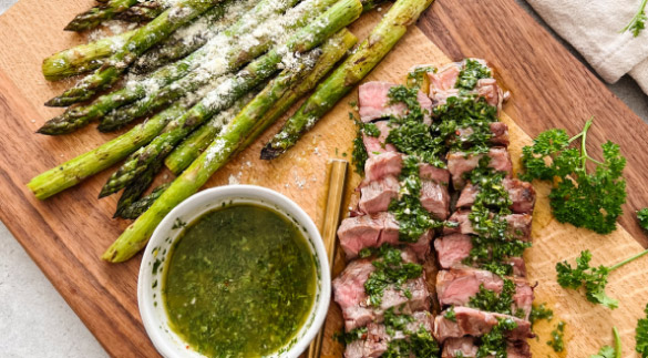 grilled steak with asparagus
